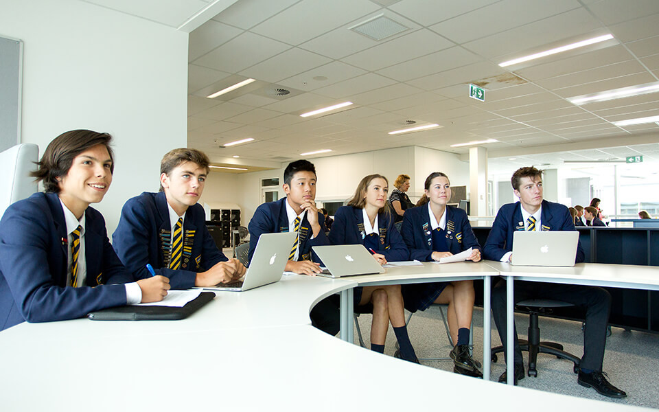 International students at Wakatipu High School, photo 14